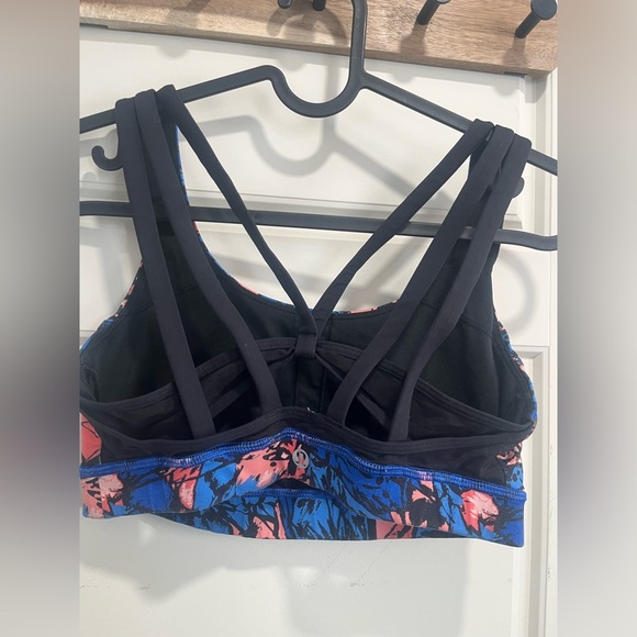 Lululemon sports bra - Picture 2 of 3